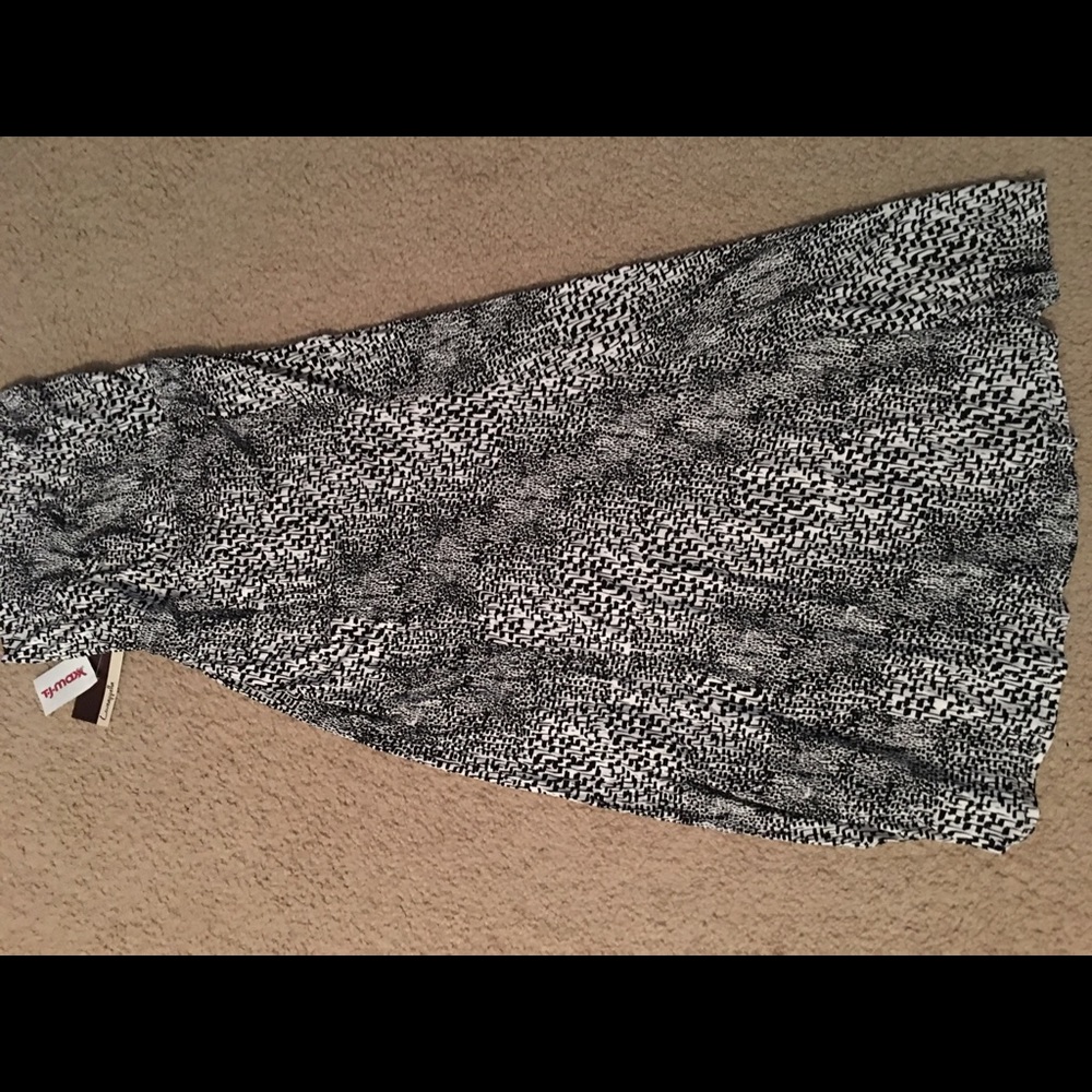 Black and white maxi skirt